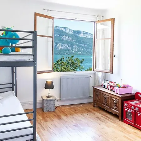 Maison Les Pieds Dans L'eau Hébergement de vacances *
