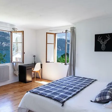 Hébergement de vacances Maison Les Pieds Dans L'eau