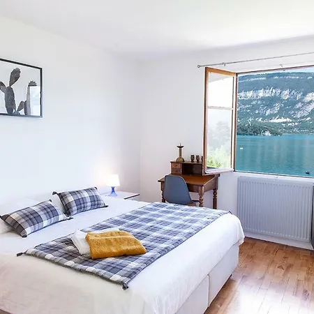 Hébergement de vacances Maison Les Pieds Dans L'eau Conjux