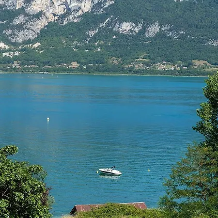 Maison Les Pieds Dans L'eau Hébergement de vacances Conjux